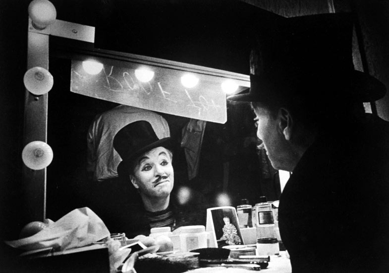 Charlie-Chaplin-prepares--001