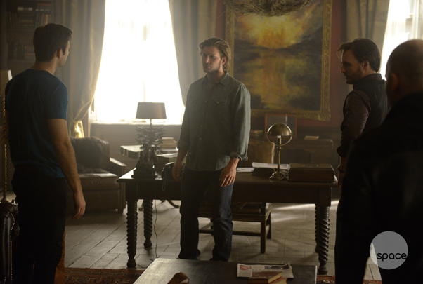 bitten_ep101_102_d11_sw_0001