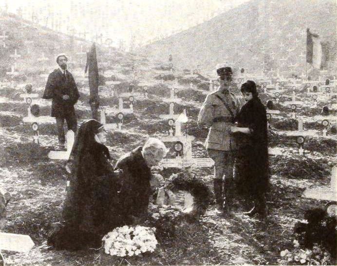 The_Four_Horsemen_of_the_Apocalypse_(1921)_-_Graveyard