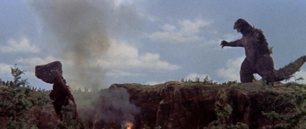 king-kong-vs-godzilla-1962-stare-down-1024x435