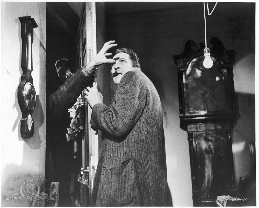 still-of-vincent-price-in-the-last-man-on-earth-(1964)-large-picture