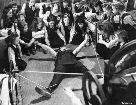 the-belles-of-st-trinians-frank-launder-1954-L-N3oK6y