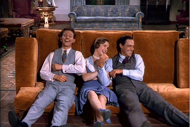 Singin-in-the-Rain-13_610_407shar_s_c1