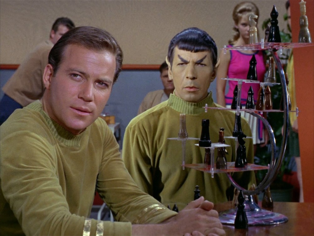 kirk_and_spock_in_briefing_lounge_playing_chess