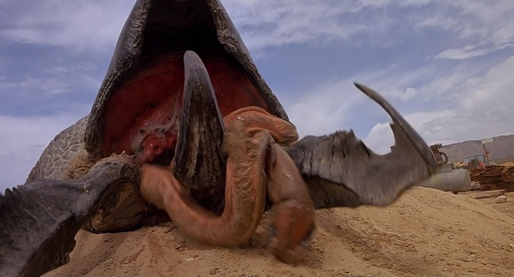 tremors-graboid-attacking