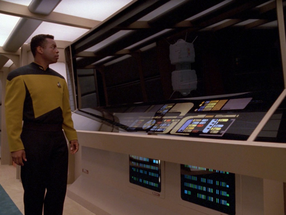 Geordi_reflects_as_interface_probe