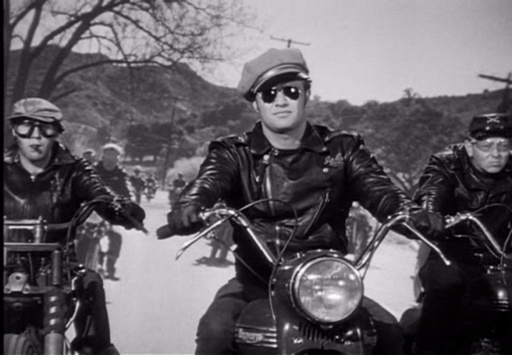 film-the-wild-one-riding-bikes