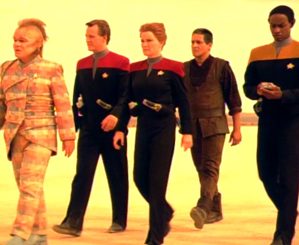 Voyager_away_team