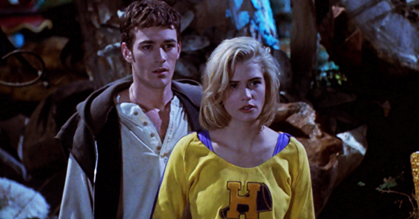 buffy-the-vampire-slayer-movie-luke-perry-kristy-swanson-pike-review-cheerleader