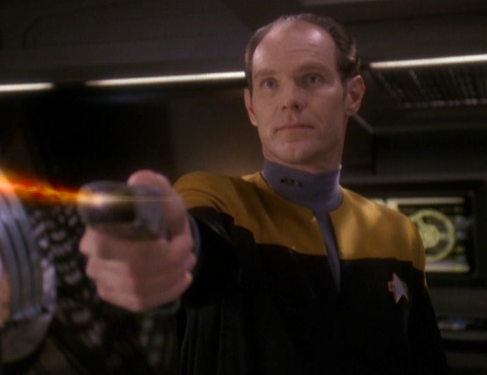 Eddington_fires_phaser