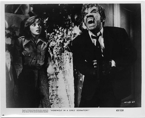 werewolf_in_girls_dormitory12