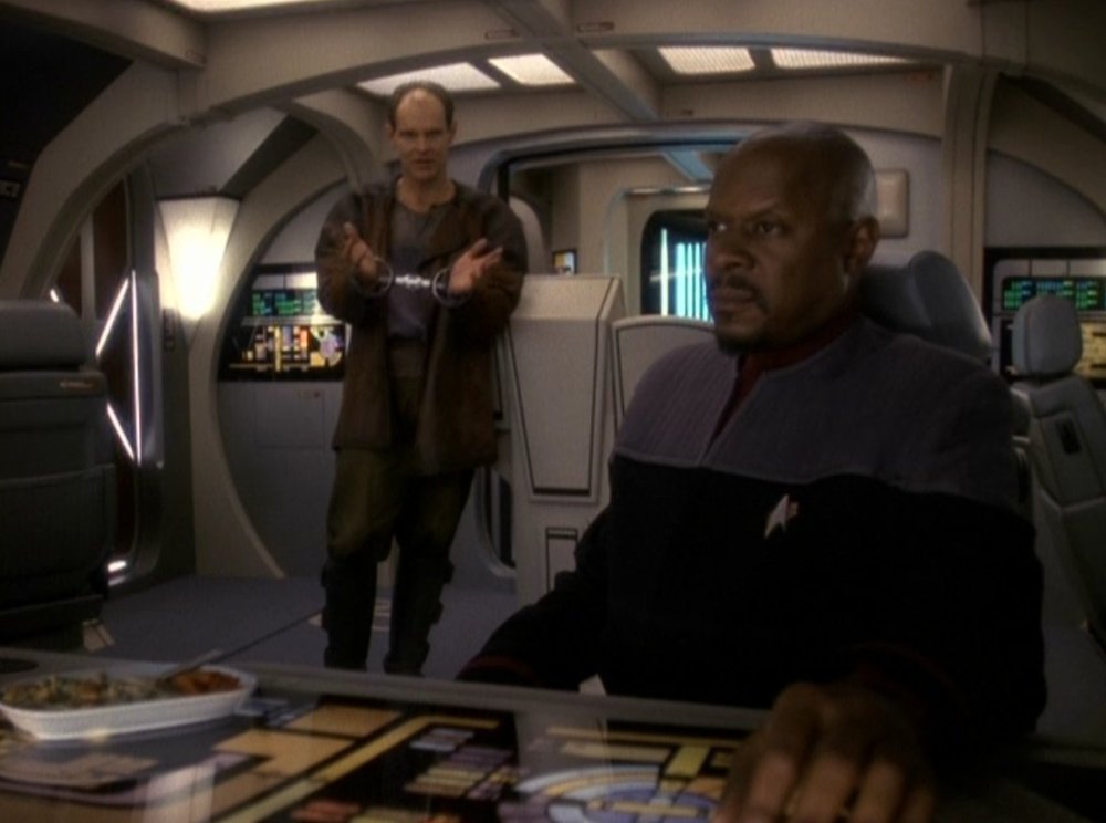Sisko_and_Edington_talking_on_a_Runabout_(DS9)